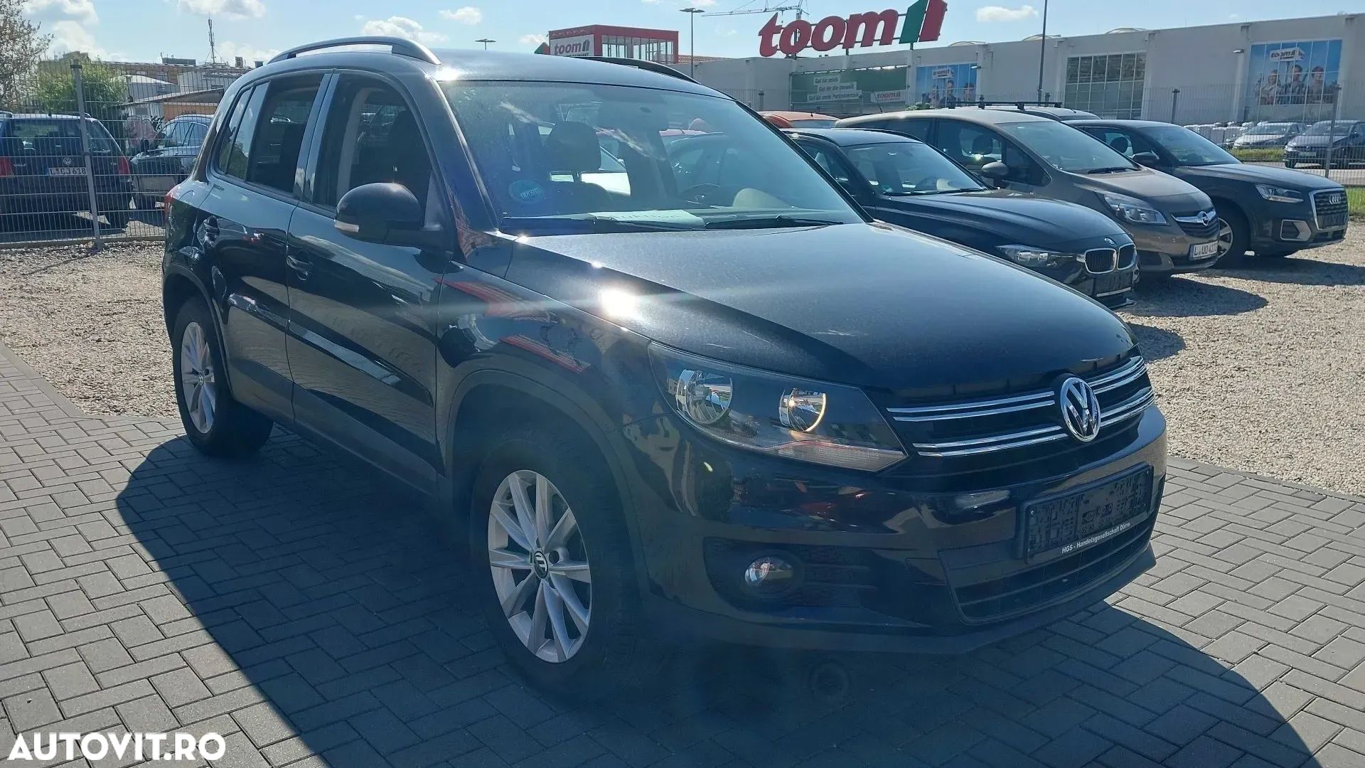 Volkswagen Tiguan - 1