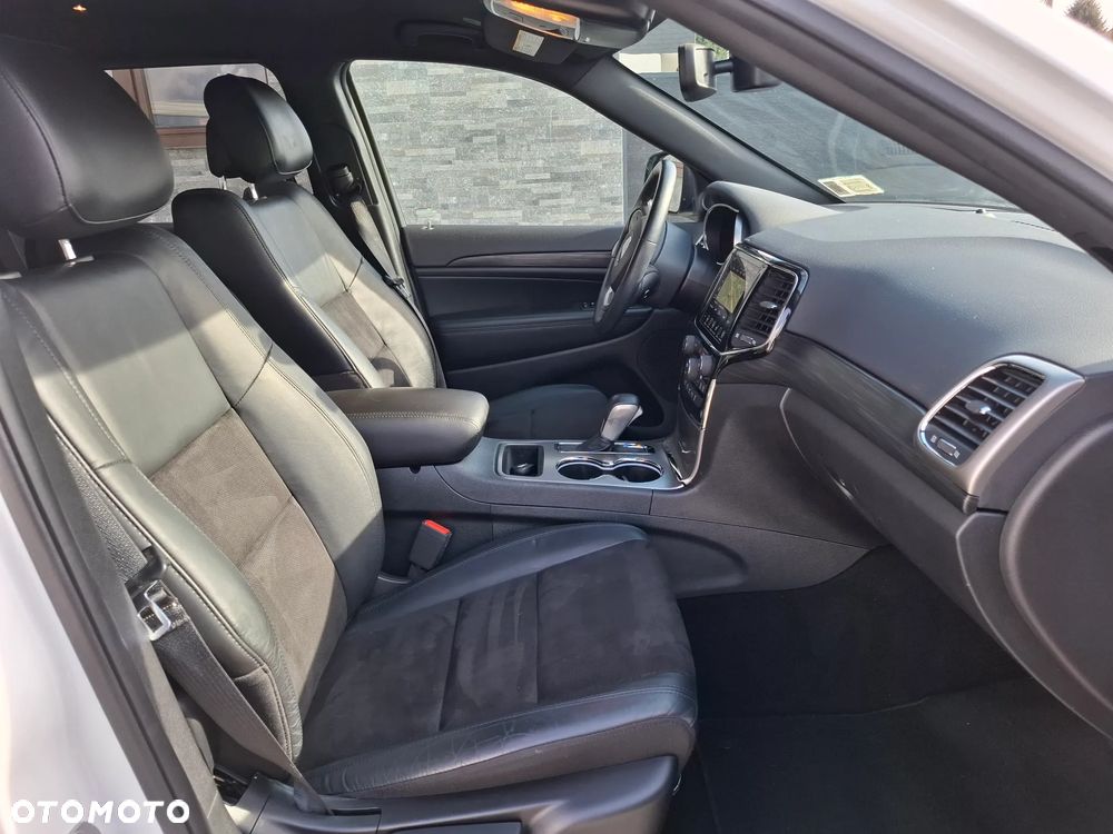 Jeep Grand Cherokee - 30