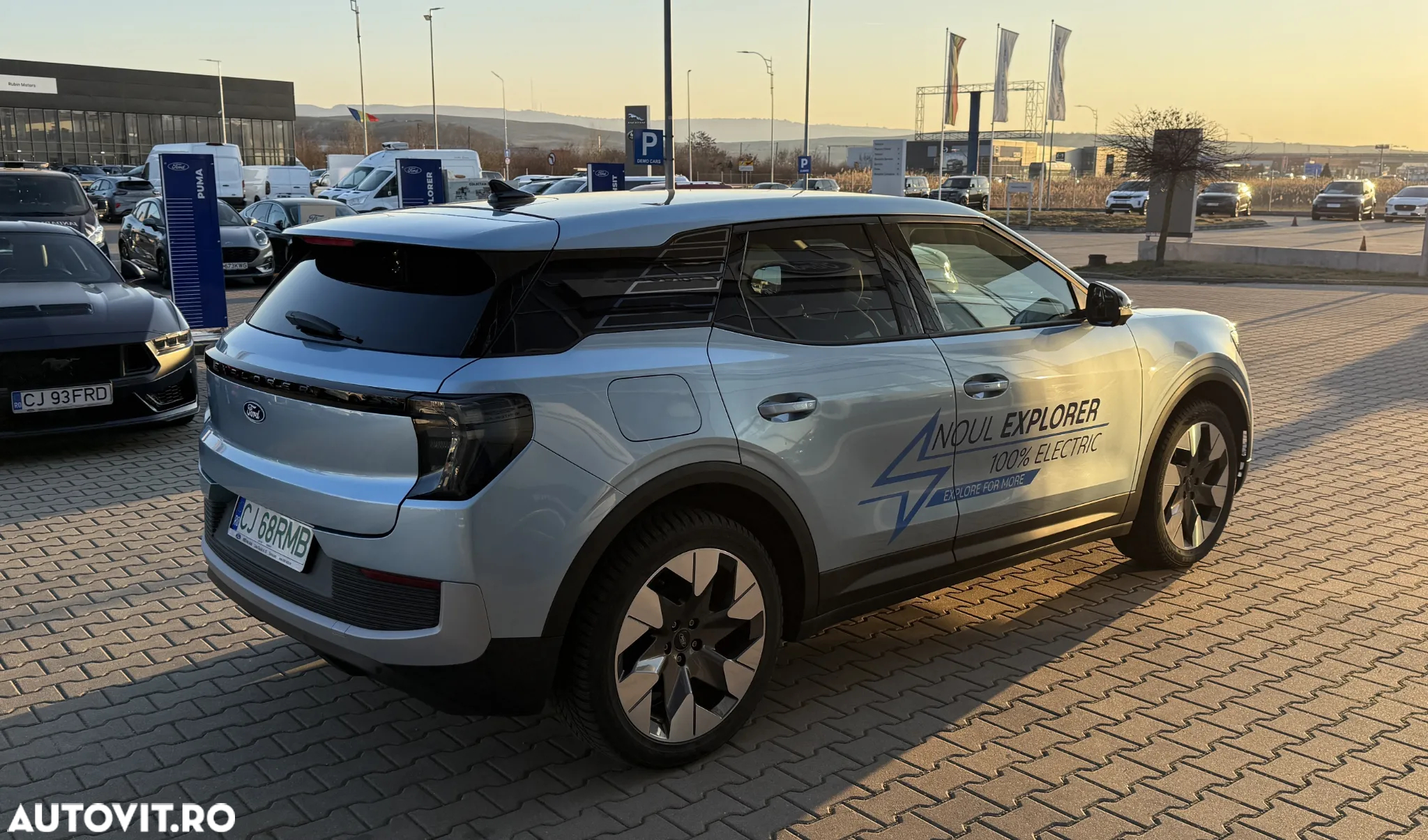 Ford Explorer AWD 79 kWh Extended Range Premium - 4
