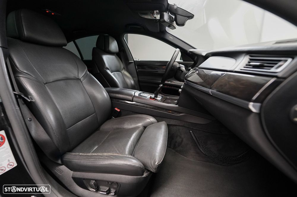 BMW 740 d Pack M - 4