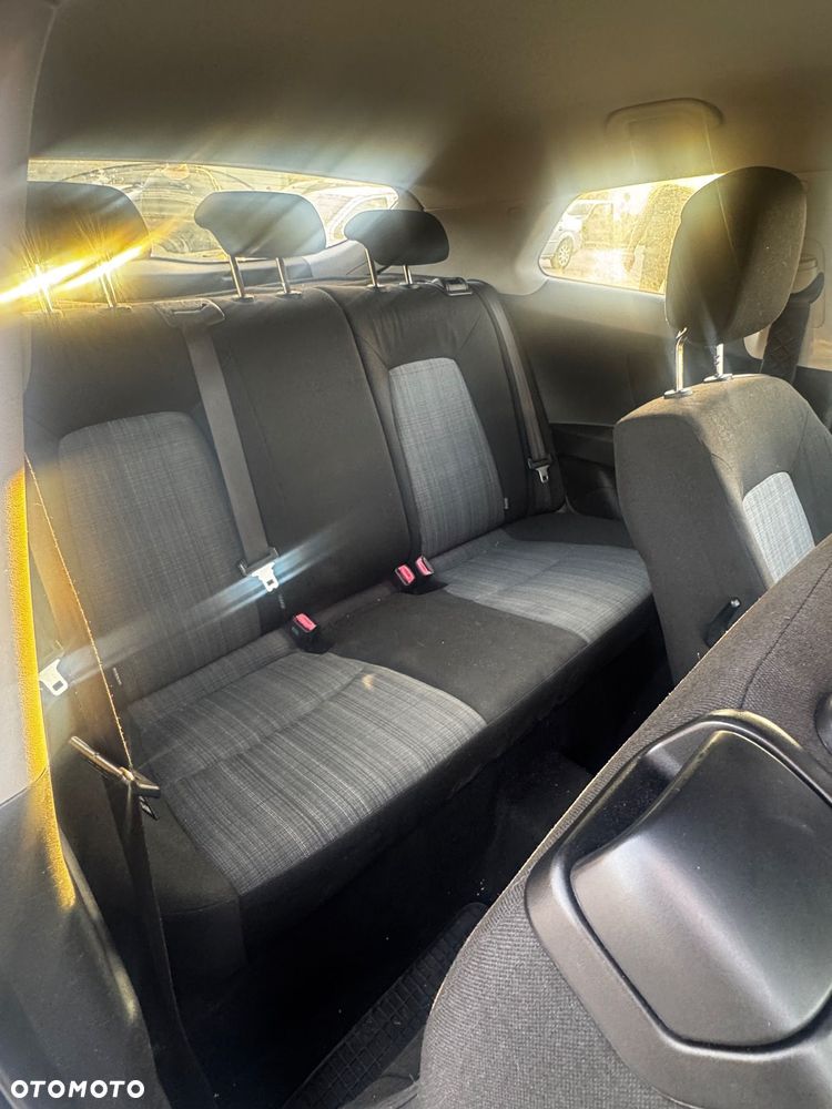 Kia Ceed - 8