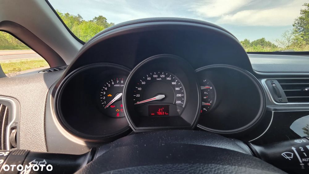Kia Rio 1.2 L - 5