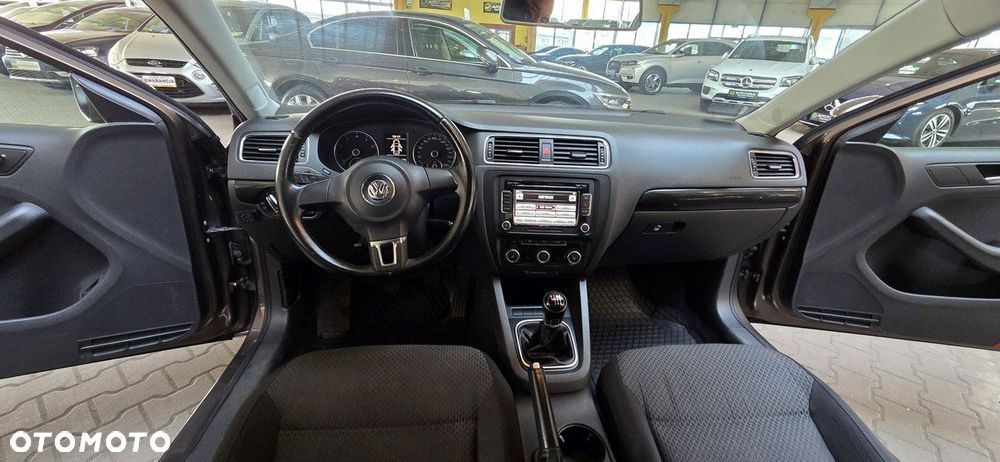 Volkswagen Jetta - 12