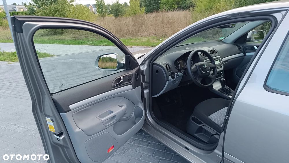 Skoda Octavia 1.6 Ambition - 14