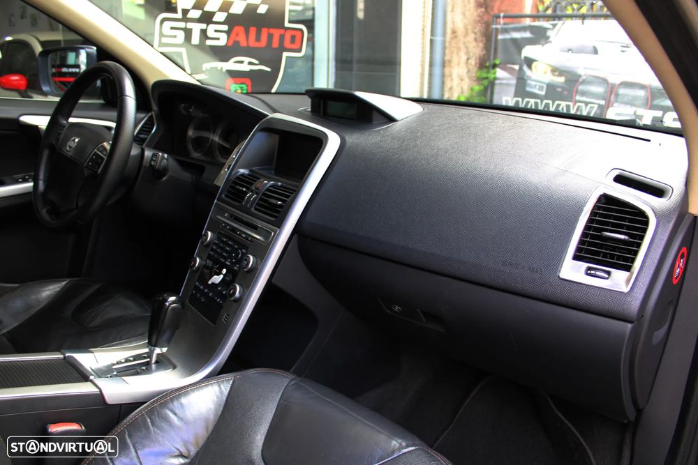 Volvo XC 60 D5 Momentum Geartronic - 33