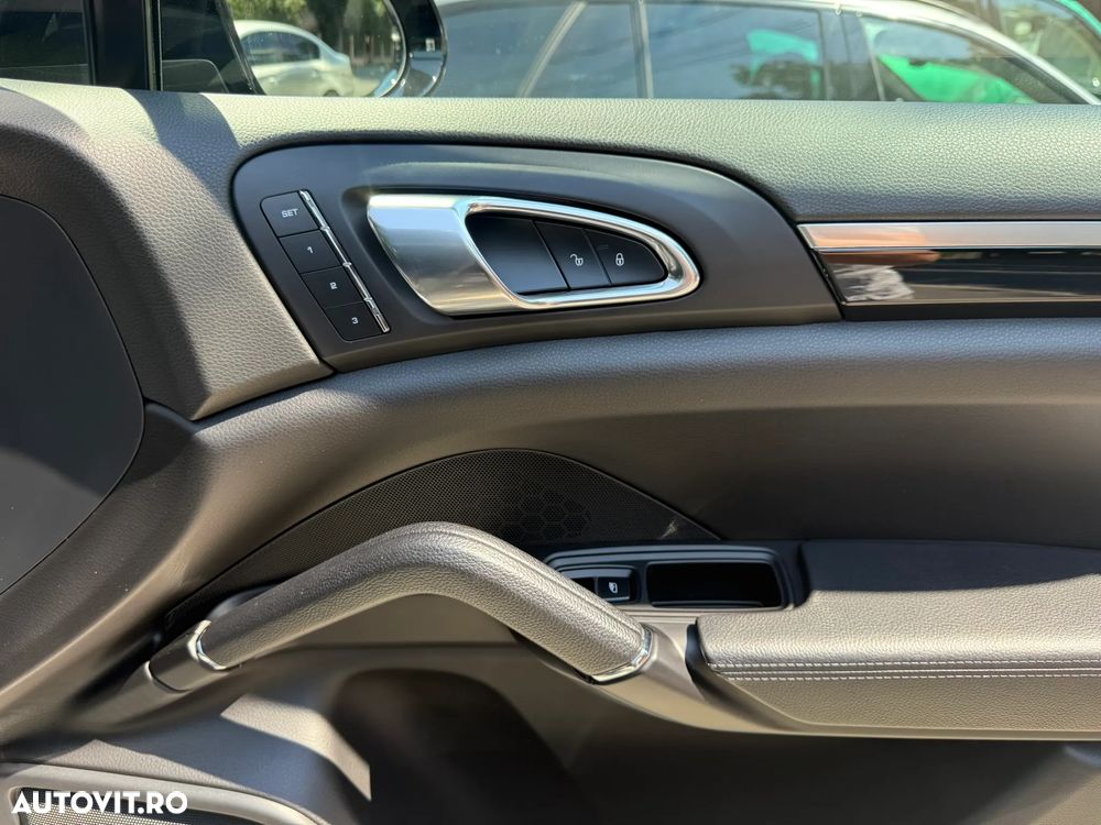Porsche Cayenne Platinum Edition - 29