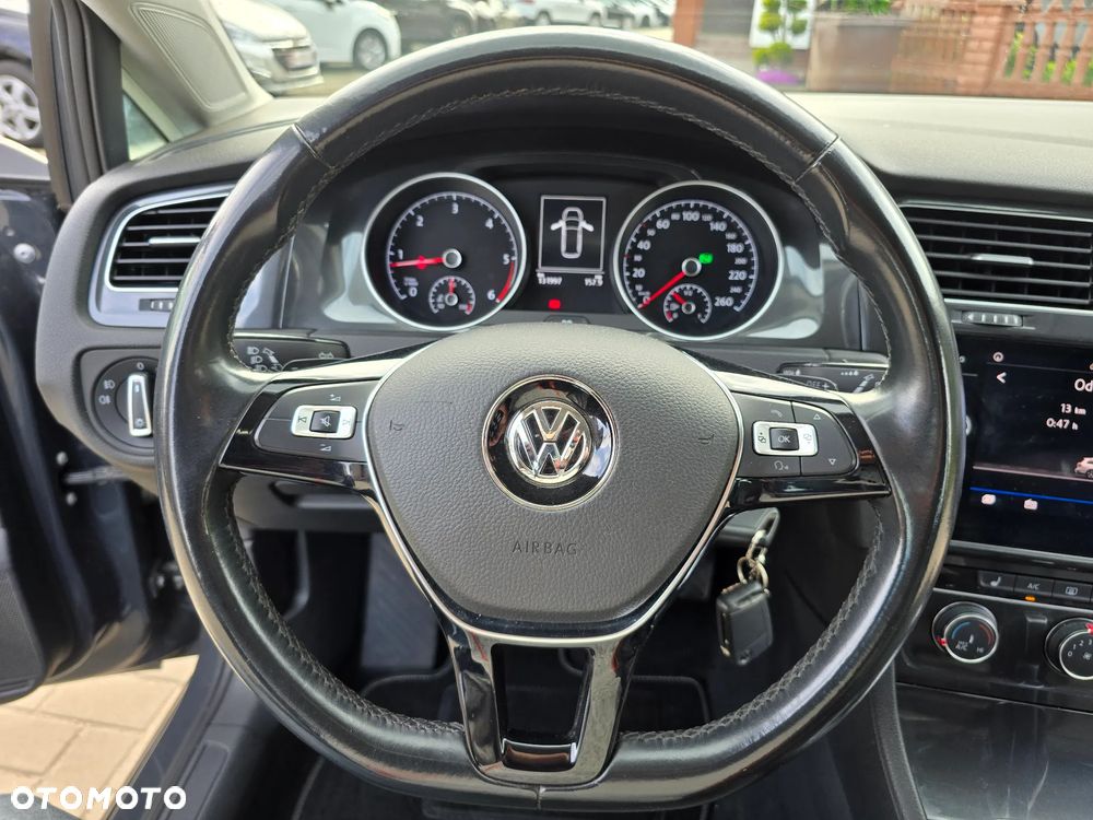 Volkswagen Golf - 25