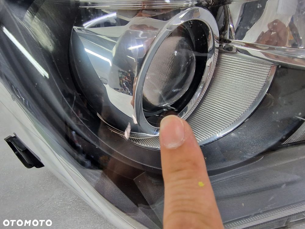 TOYOTA YARIS III 3 LIFT 14- PRAWA LAMPA PRZEDNIA PRZÓD SOCZEWKA , NR AUKCJI LA686 - 9