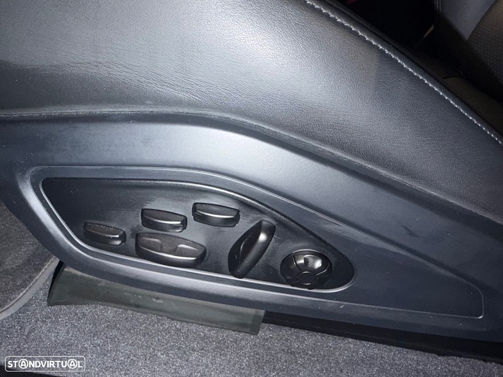 Porsche Taycan Cross Turismo 4S - 48