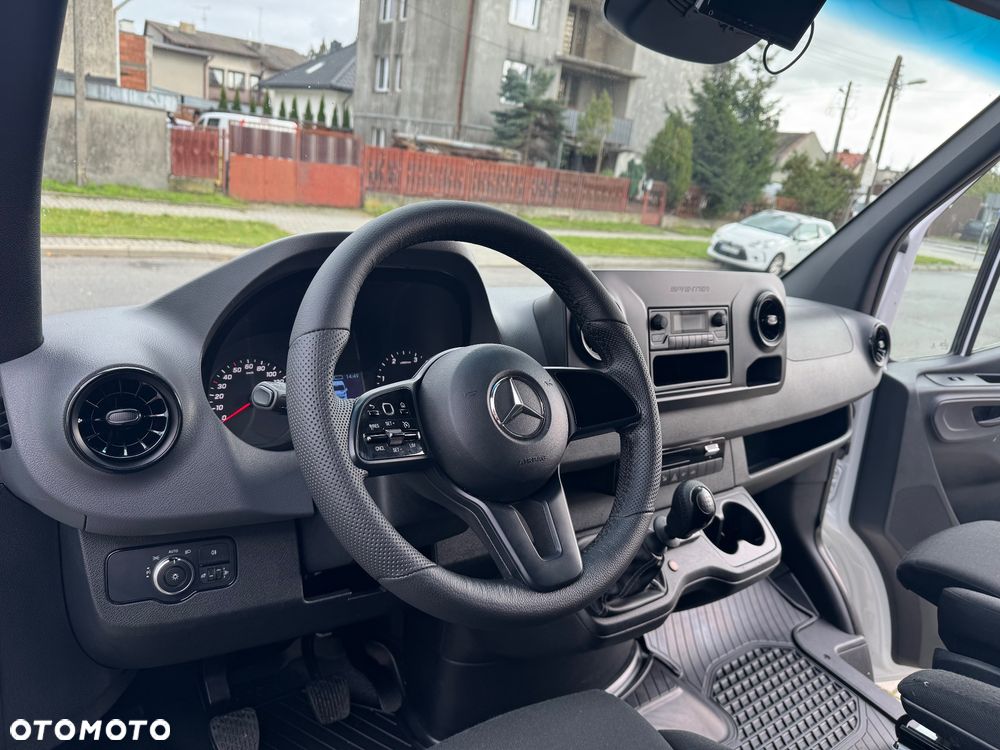 Mercedes-Benz Sprinter 319 - 9