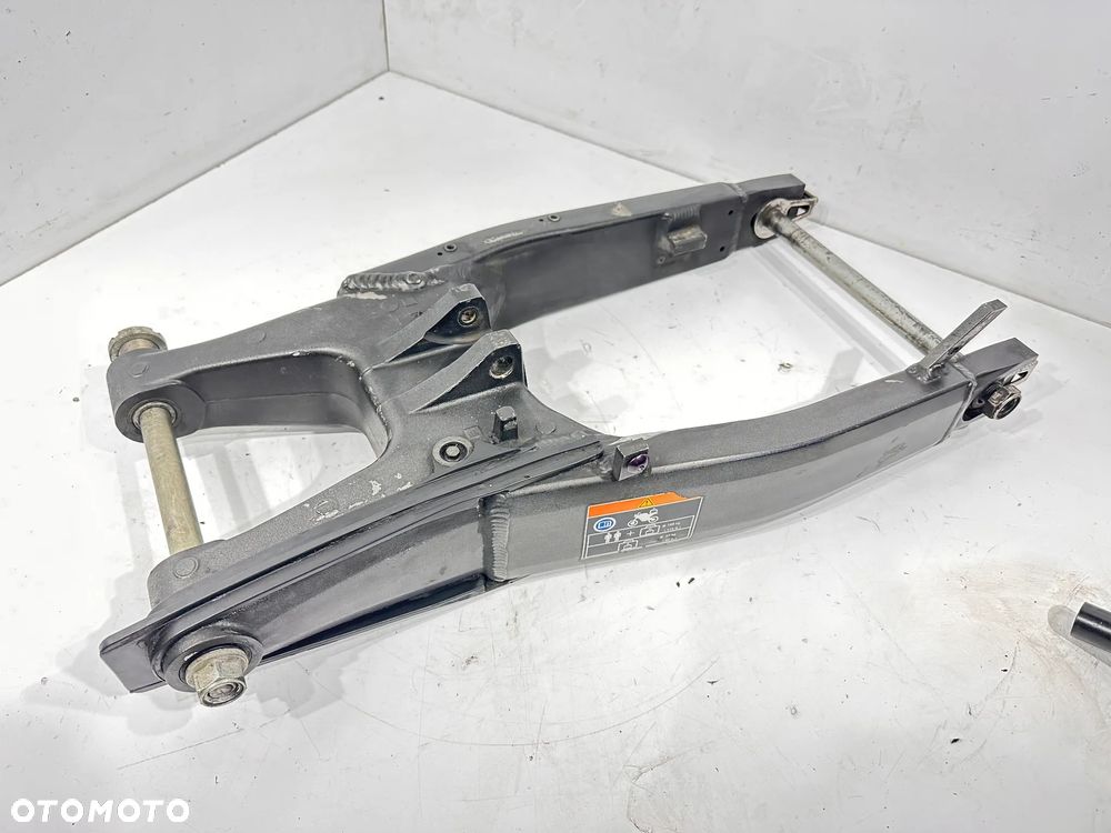 Wahacz tył Honda Hornet PC41 - 1