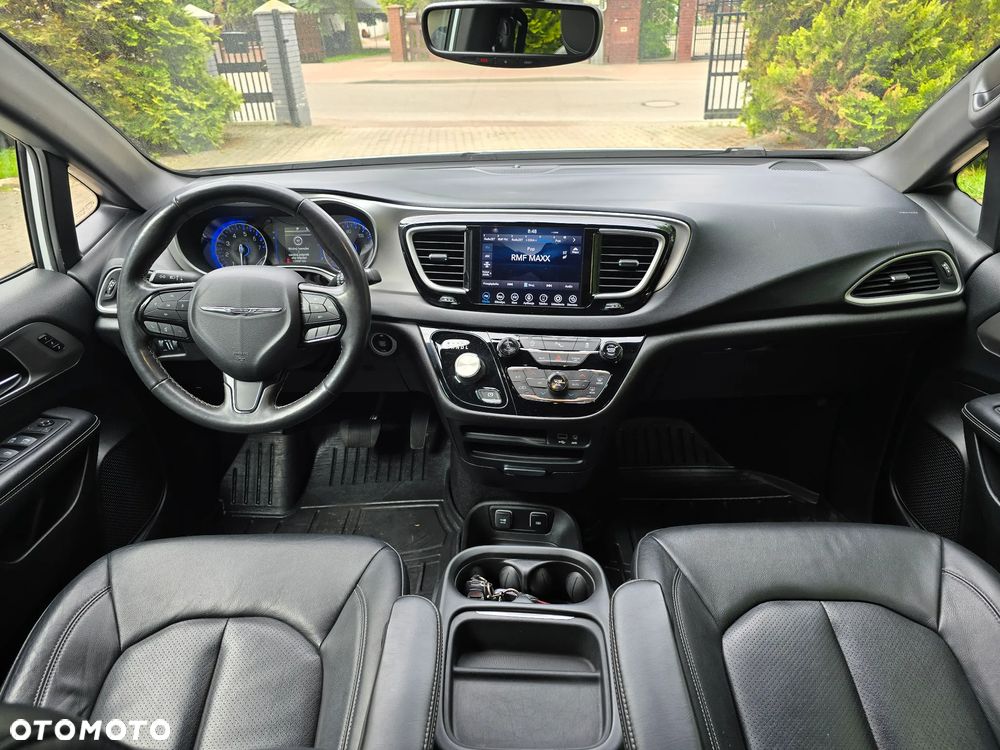 Chrysler Pacifica - 18