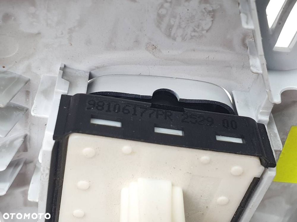 LAMPKA PODSUFITKI SZYBERDACH PEUGEOT 5008 II 2019 EUROPA - 8