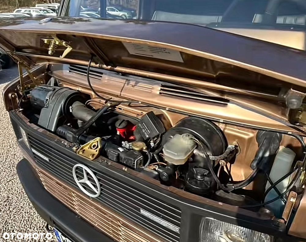 Mercedes-Benz 208D - 11