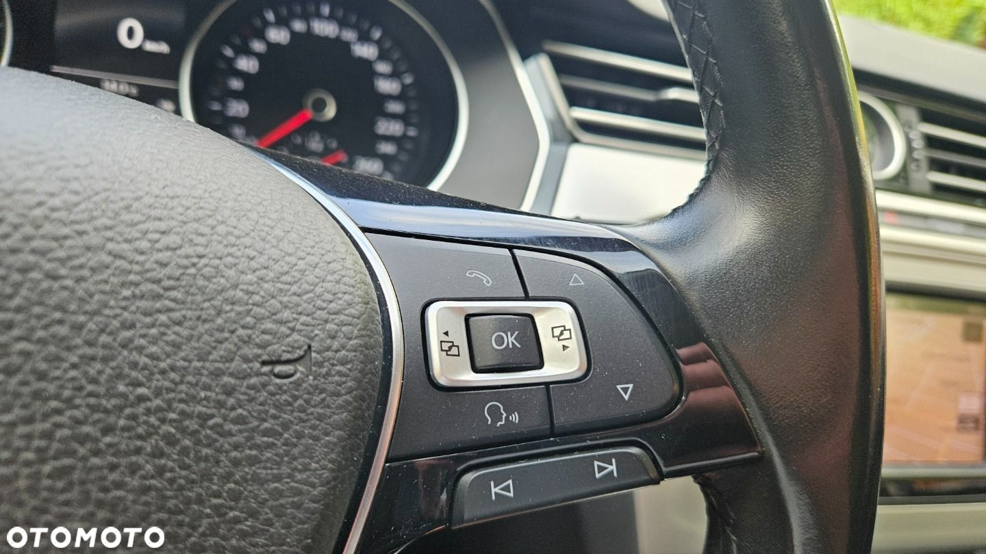 Volkswagen Passat Variant 2.0 TDI SCR Highline - 32