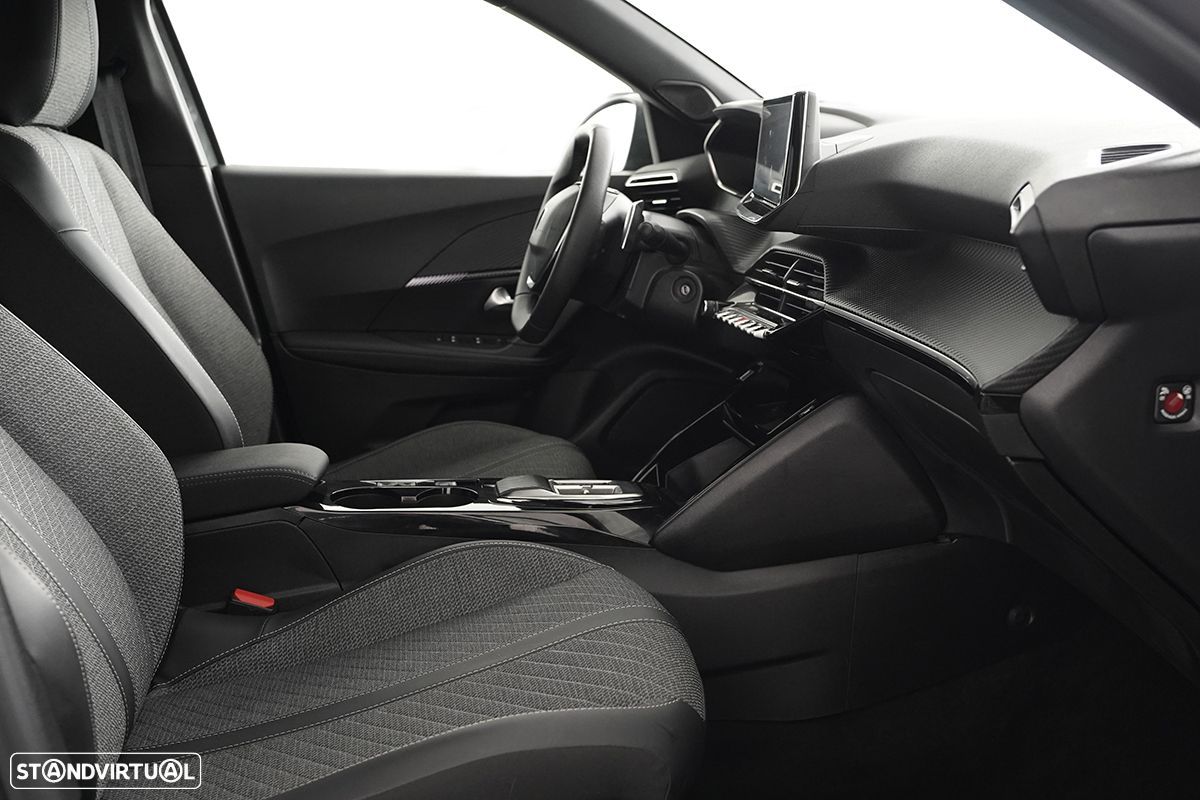 Peugeot 2008 1.2 PureTech Allure EAT8 - 22