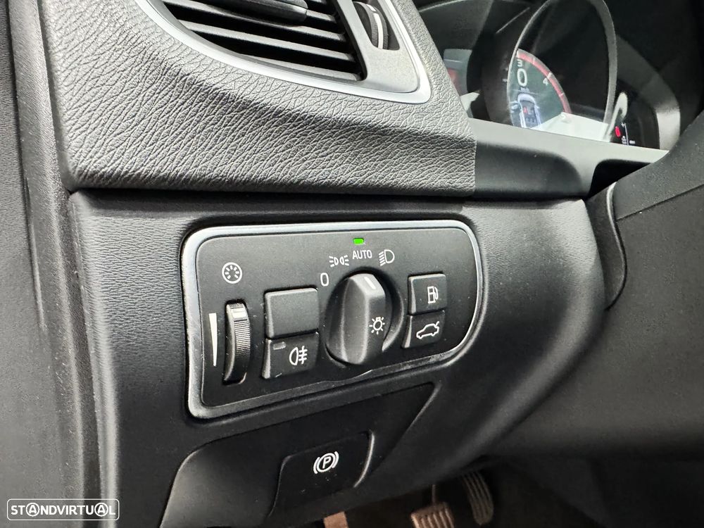 Volvo V60 Cross Country 2.0 D3 Summum - 16