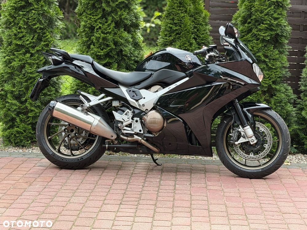 Honda VFR - 3