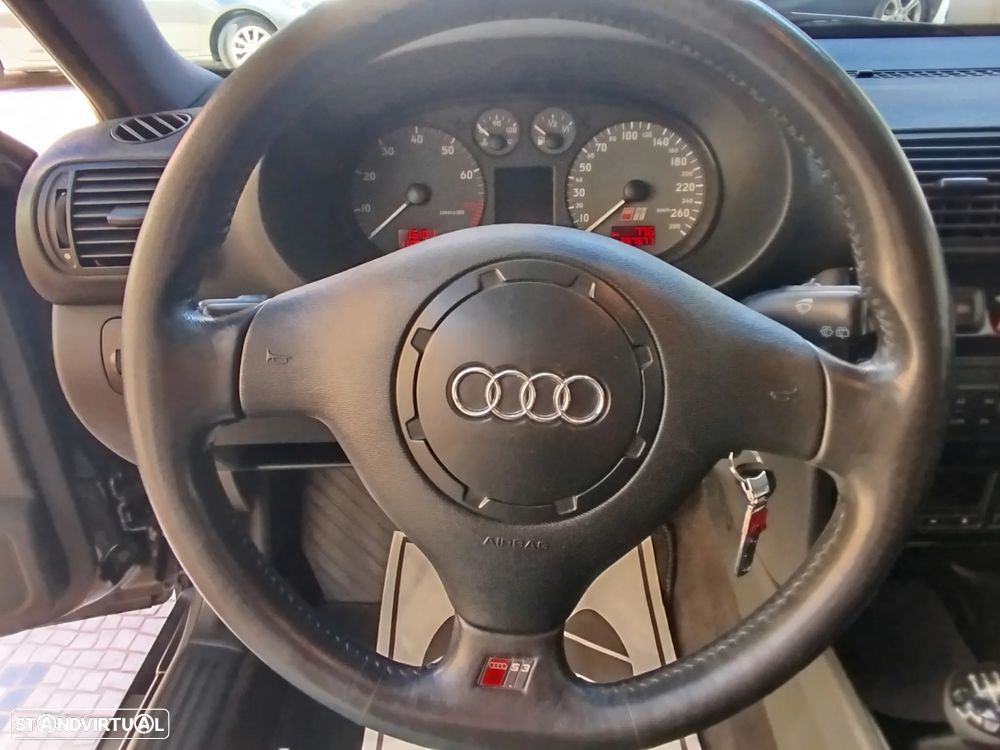Audi S3 1.8 T quattro - 33