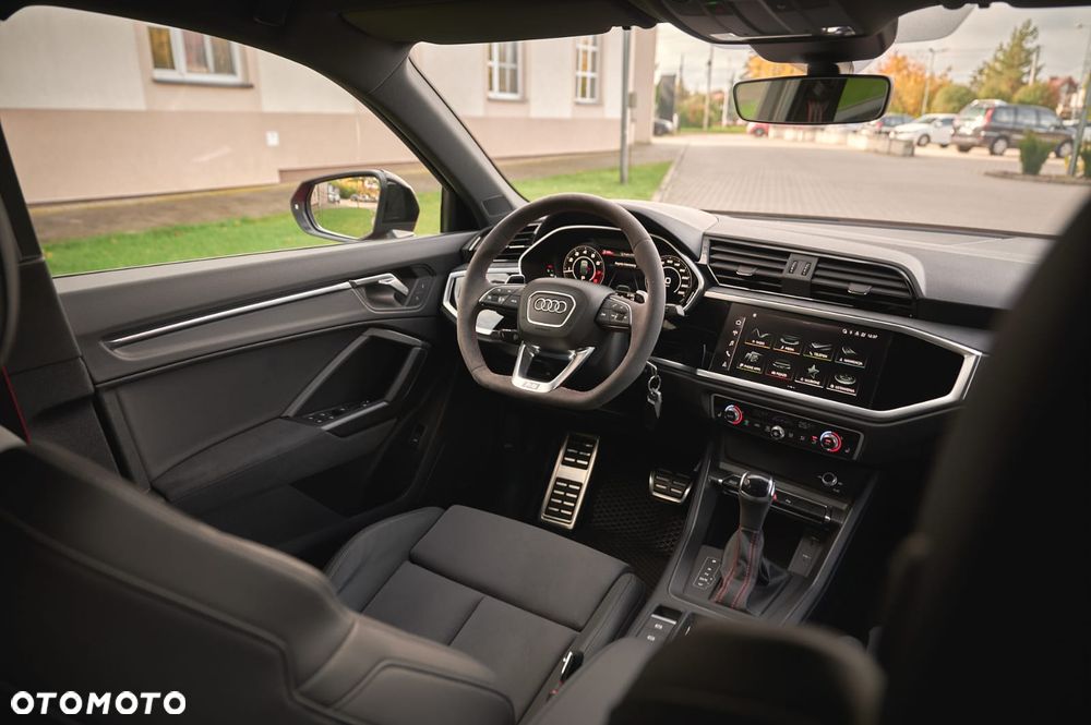 Audi Q3 RS S tronic - 20
