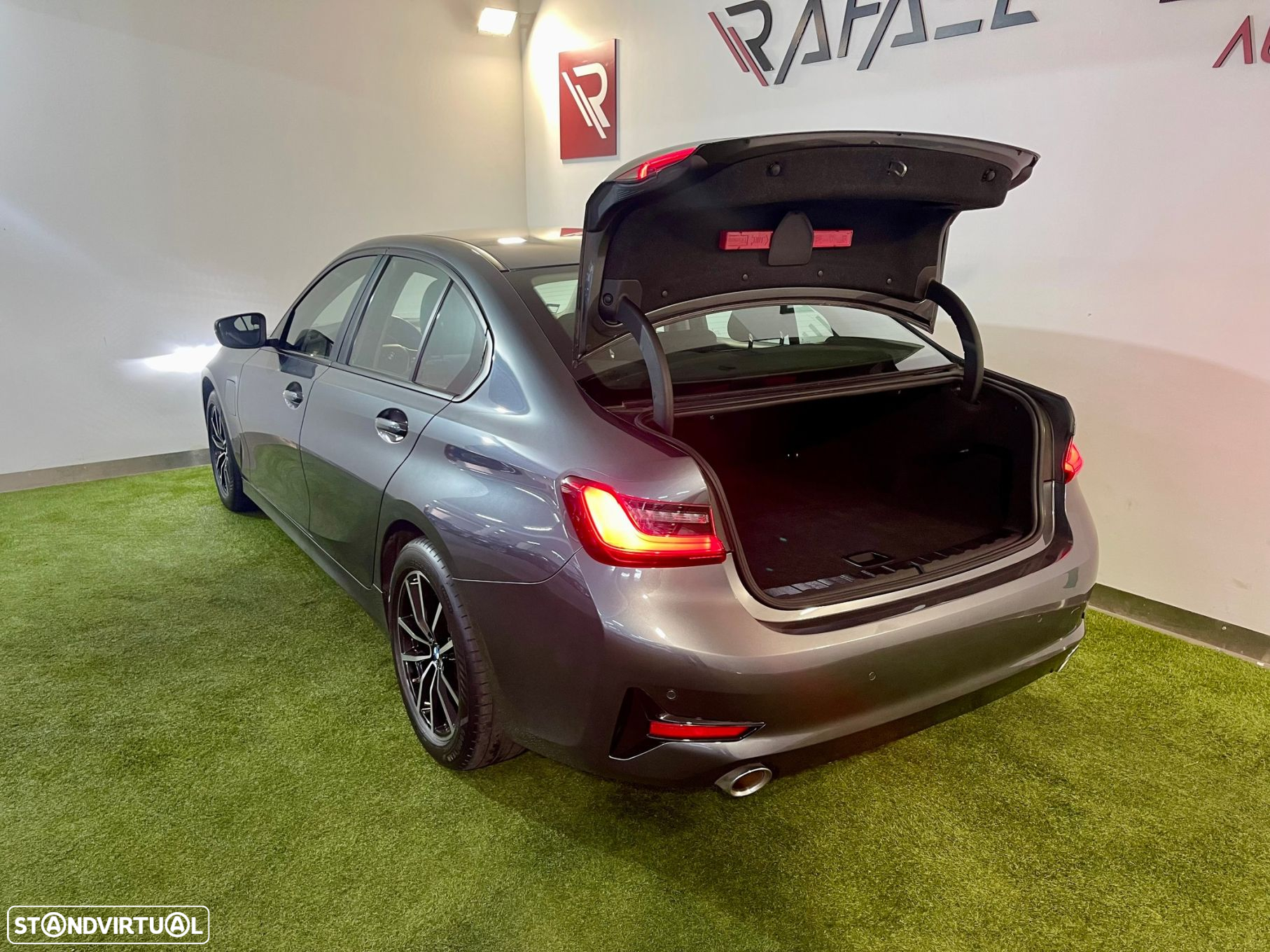 BMW 330 e Auto - 31