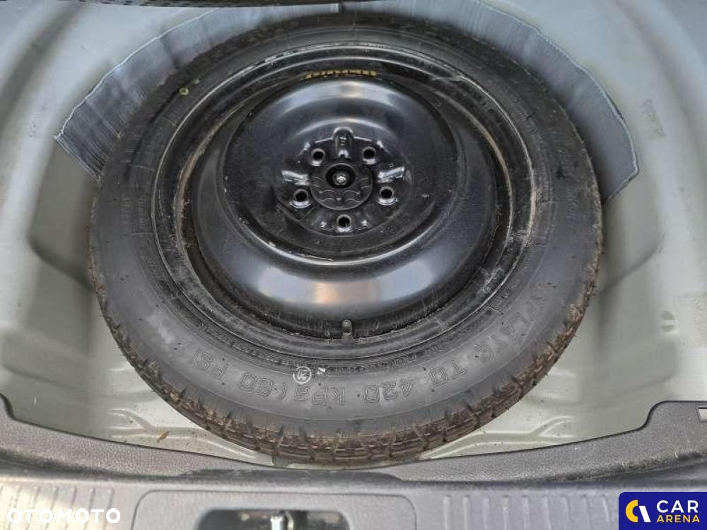 Toyota Camry - 31