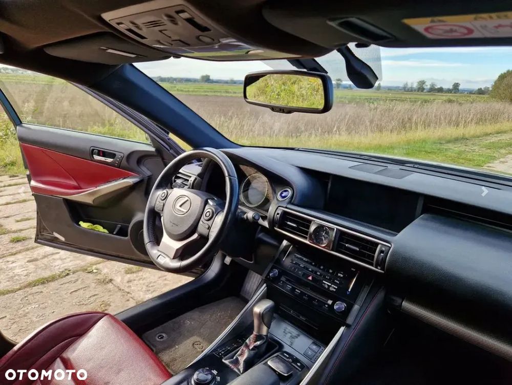 Lexus IS 300h F Sport - 4