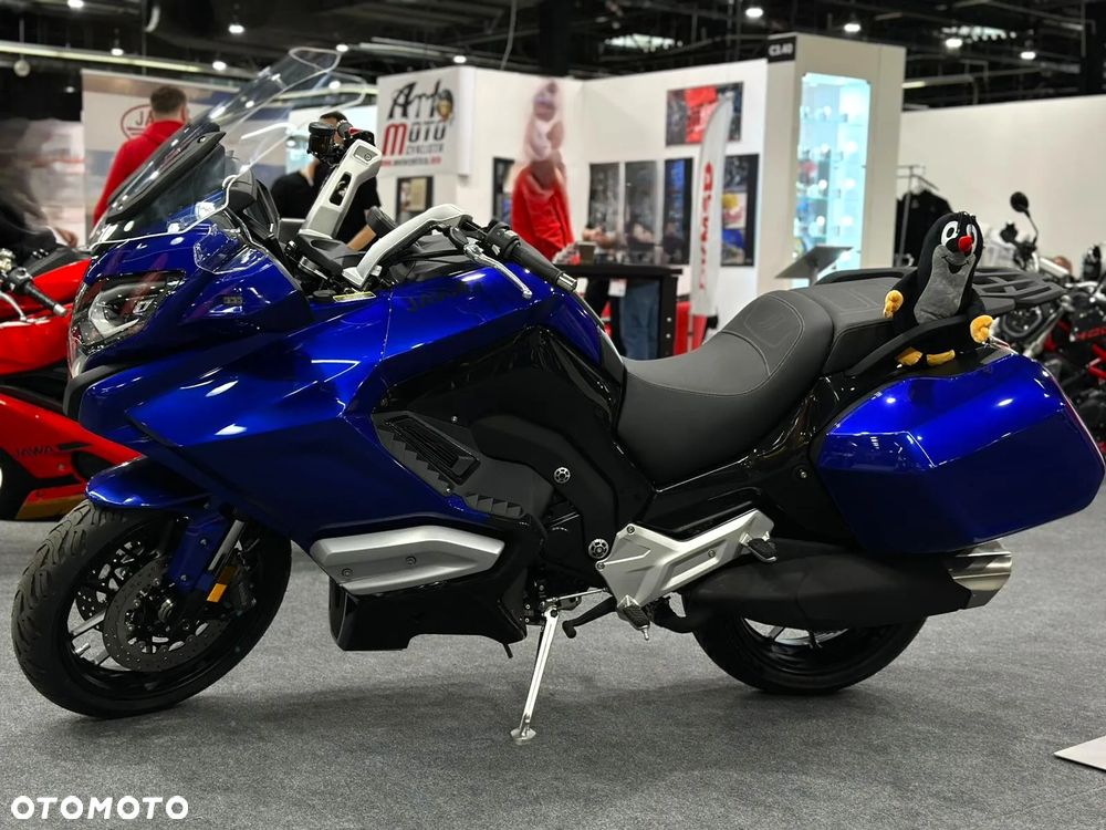 Jawa 750 Touring - 1