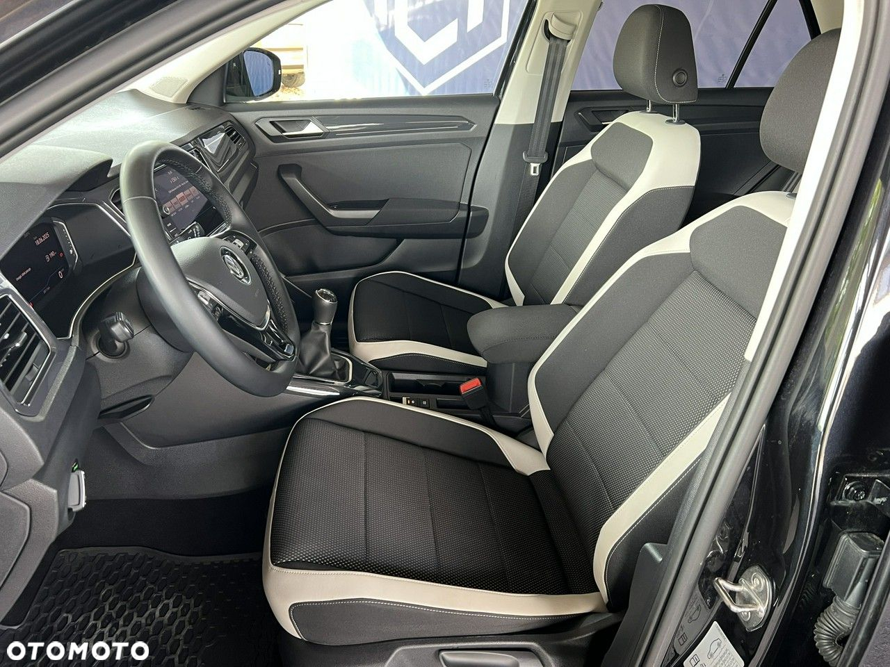 Volkswagen T-Roc 1.5 TSI ACT Premium - 14