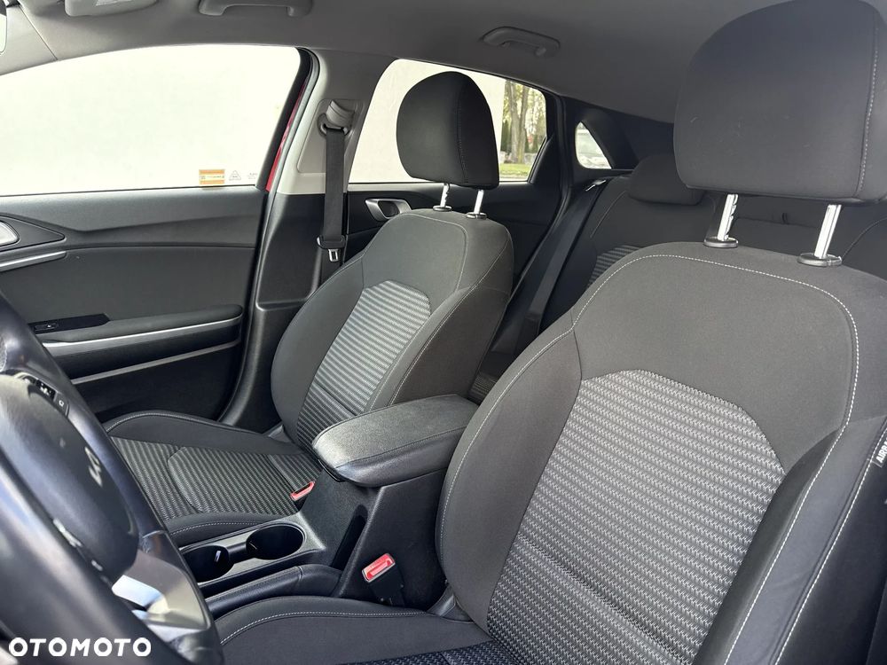 Kia Ceed 1.5 T-GDI M DCT - 11