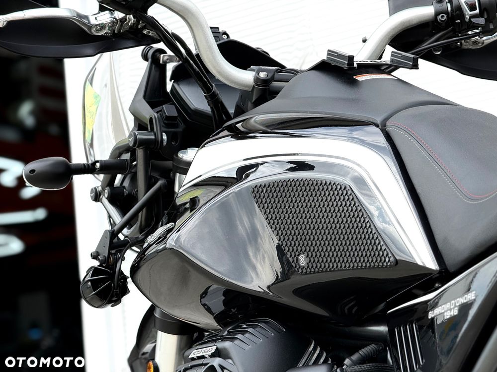 Moto Guzzi V85 - 24