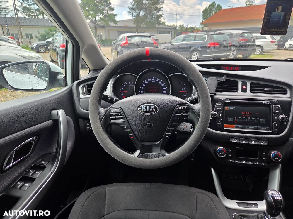 Kia Ceed 1.6 CRDi 128 Fifa World Cup Edition - 15