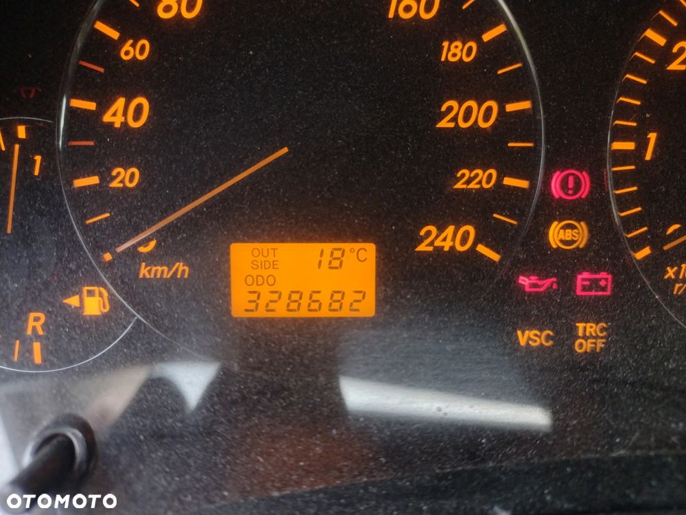 Toyota Avensis - 10