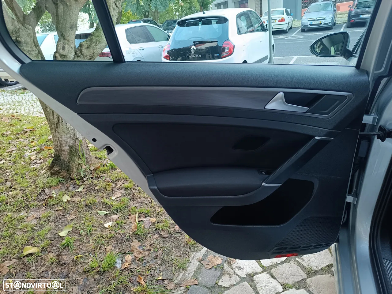 VW Golf 1.6 TDI Confortline - 19