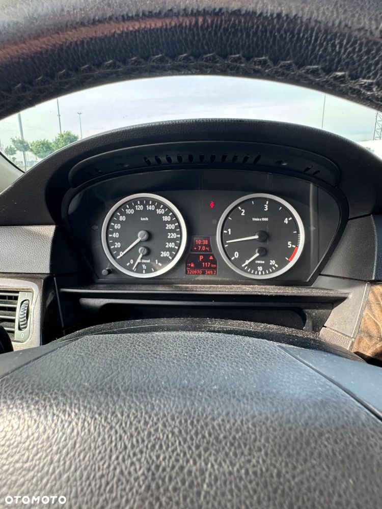 BMW Seria 5 525d Touring - 3