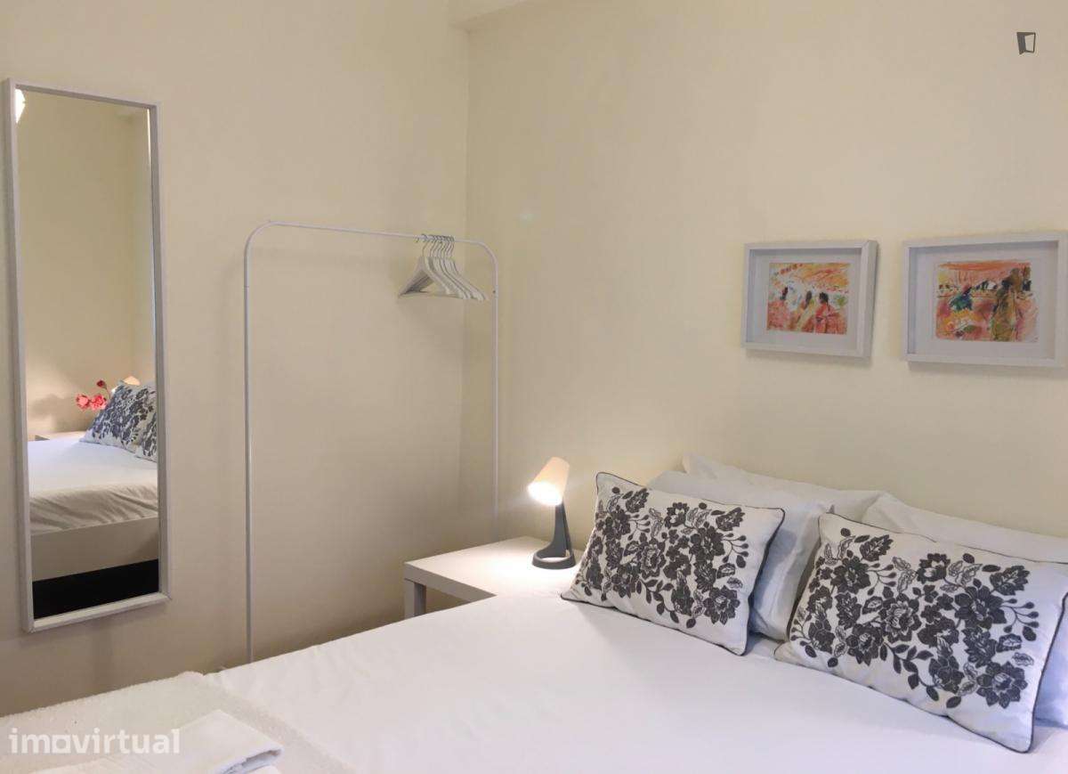 Apartamento com 1 quartos - localizado em Santo Ildefonso Porto - Grande imagem: 2/10