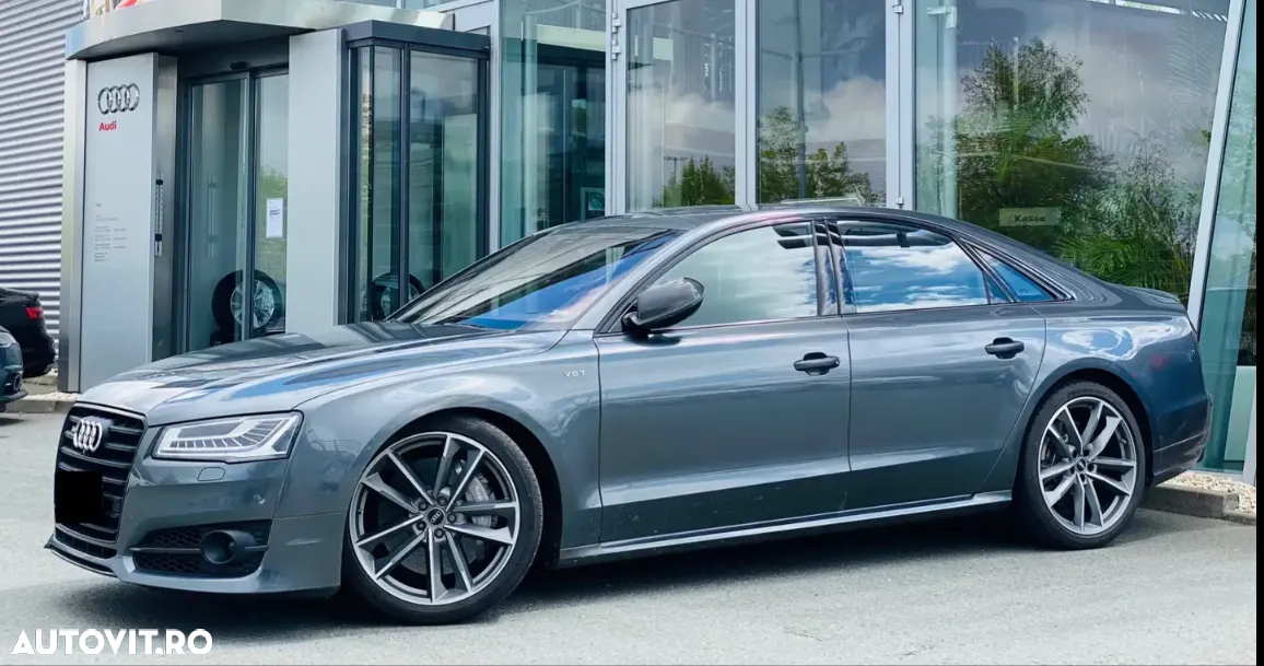 Audi S8 - 2