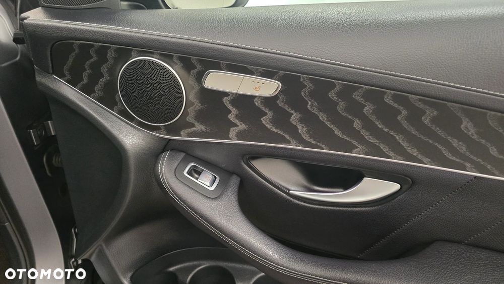 Mercedes-Benz GLC 300 d 4Matic 9G-TRONIC AMG Line Plus - 22