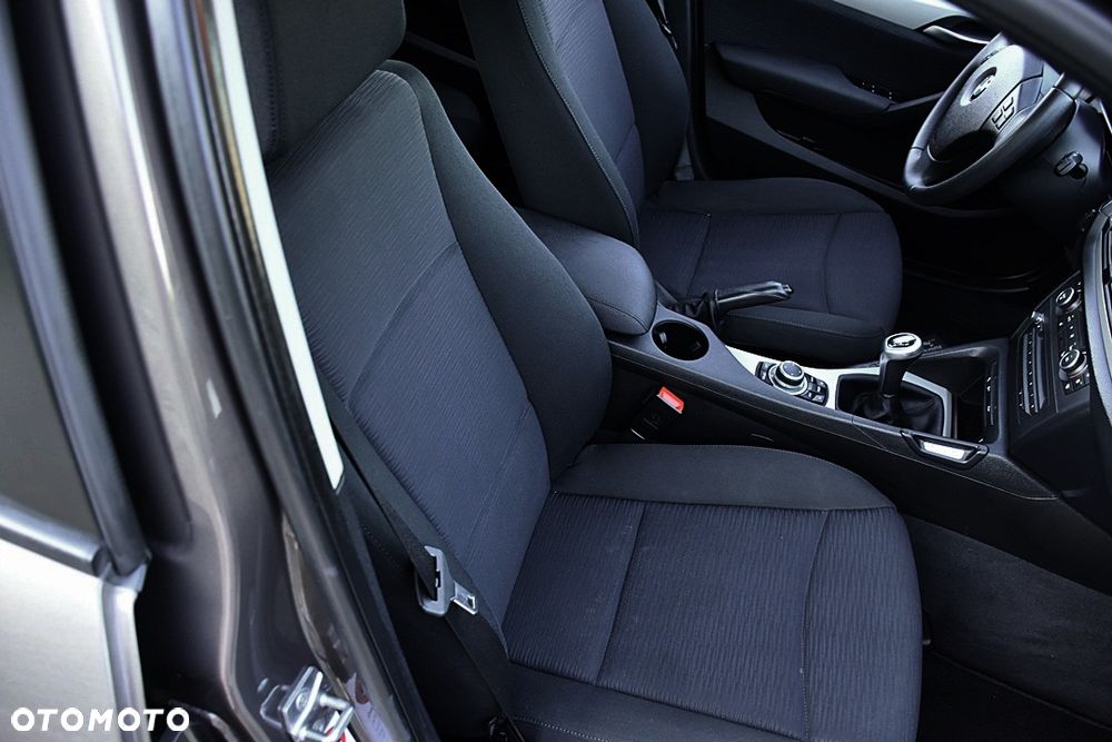 BMW X1 sDrive18d xLine - 31