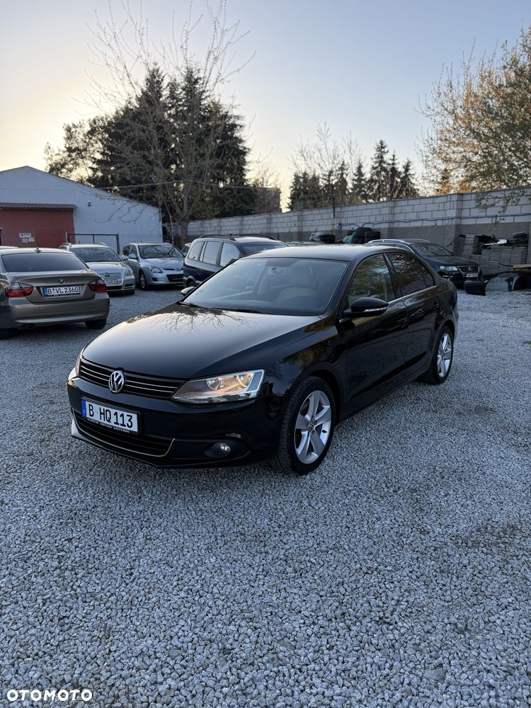 Volkswagen Jetta - 1