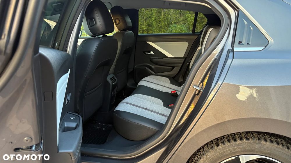 Opel Astra 1.2 T Elegance S&S - 31