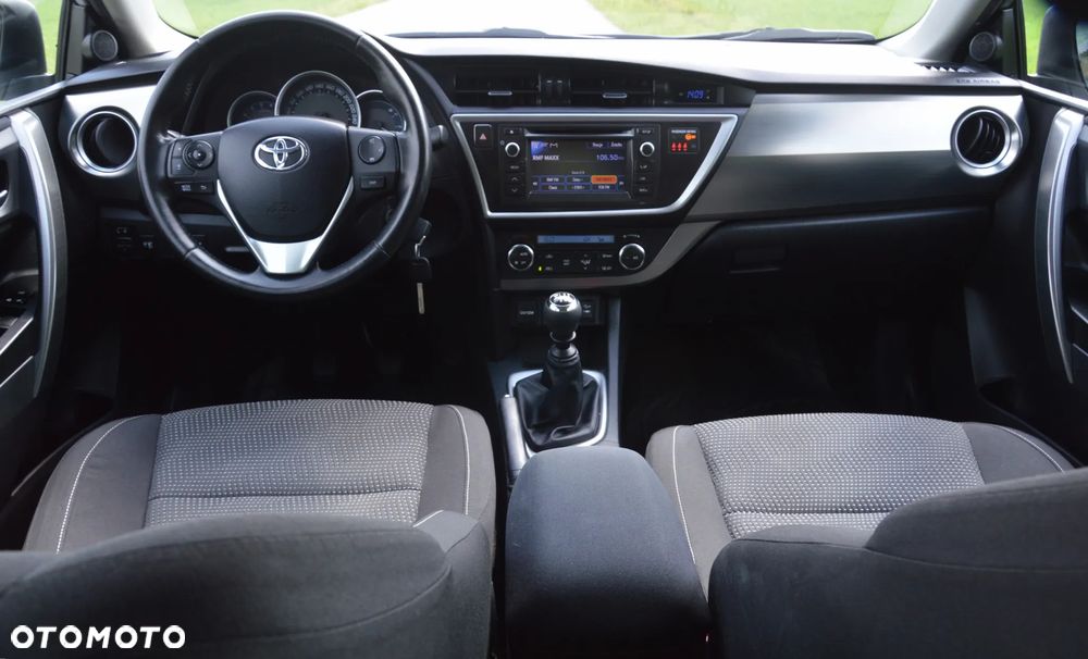 Toyota Auris - 13