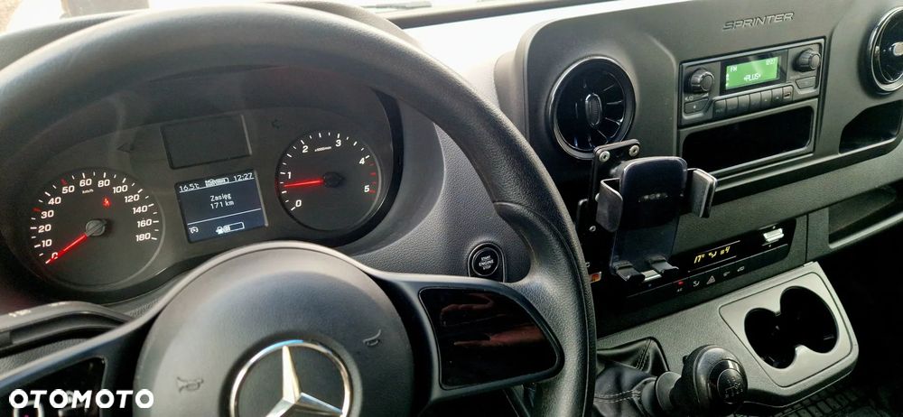 Mercedes-Benz Sprinter 519 - 12