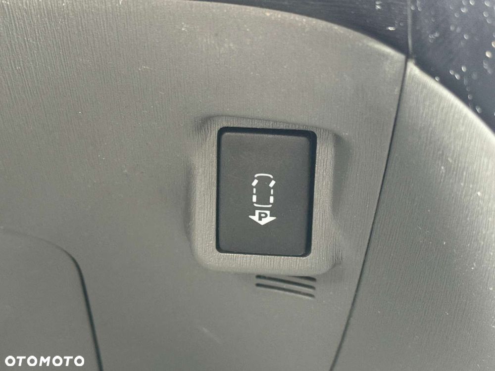 Toyota Prius 1.8 HSD Life - 35