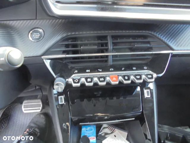 Peugeot 2008 - 8