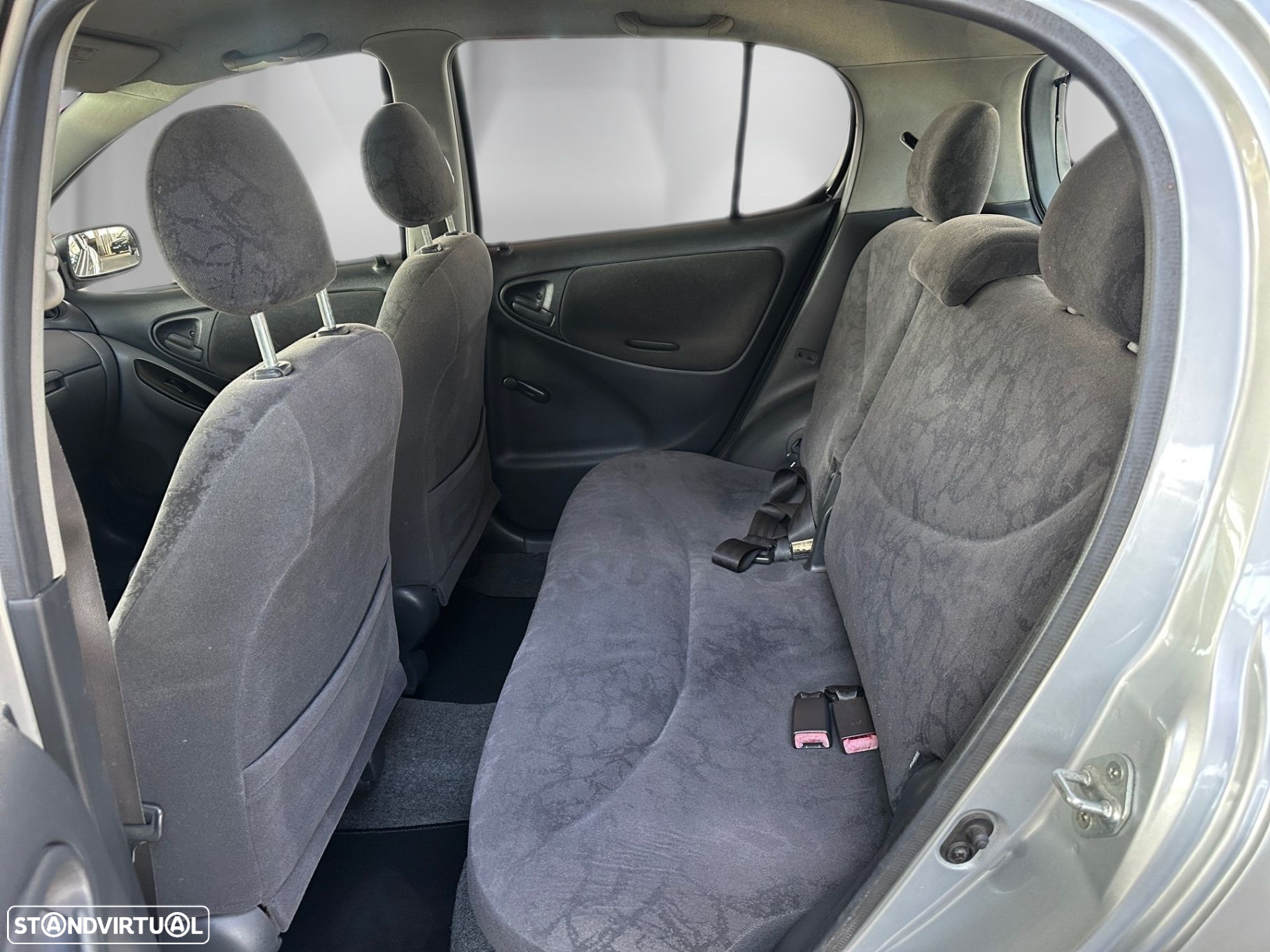 Toyota Yaris 1.4 D-4D Sol ABS - 9