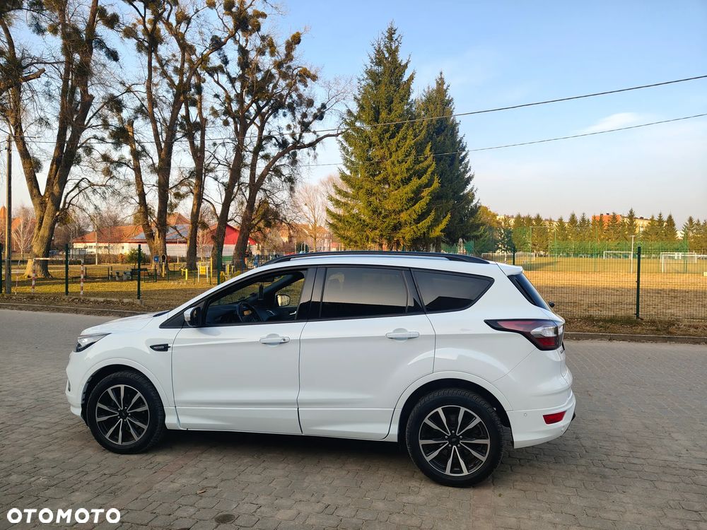 Ford Kuga 1.5 EcoBoost 2x4 ST-Line - 2