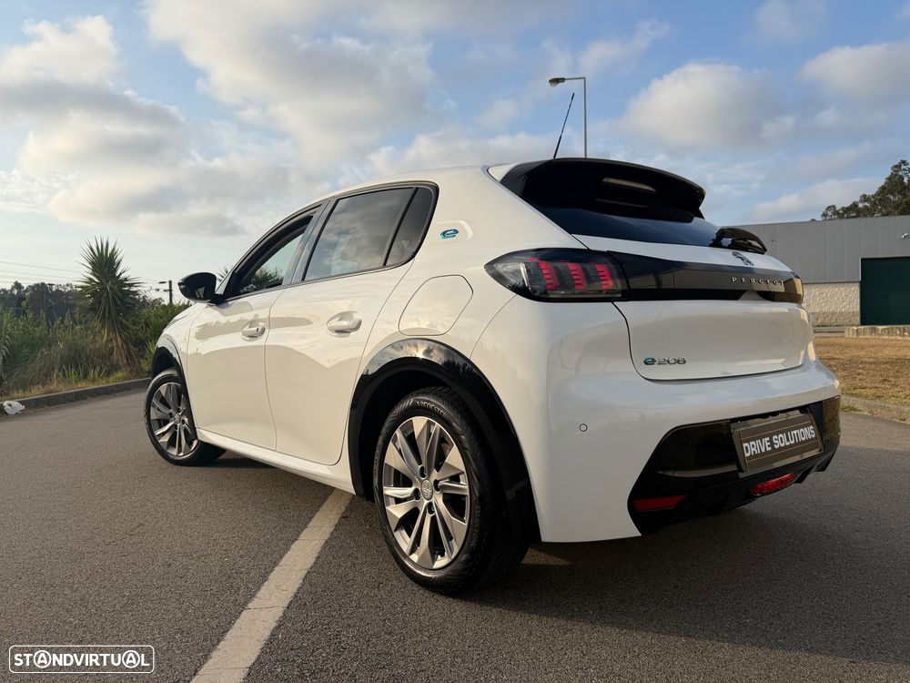 Peugeot e-208 Allure Pack - 5
