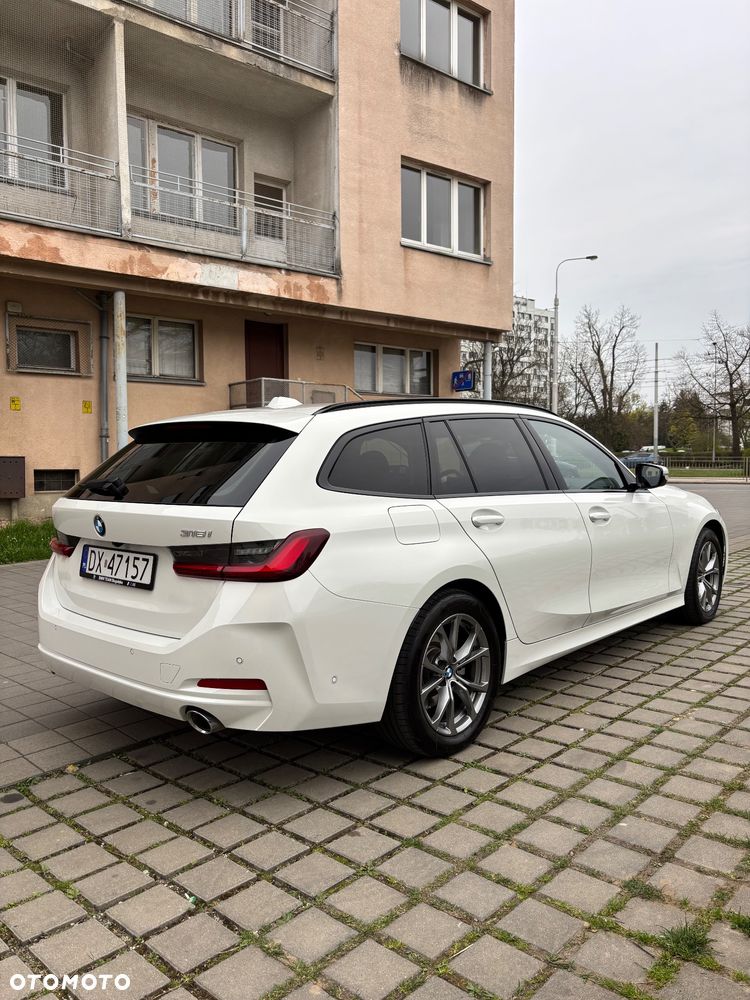 BMW Seria 3 318i - 4