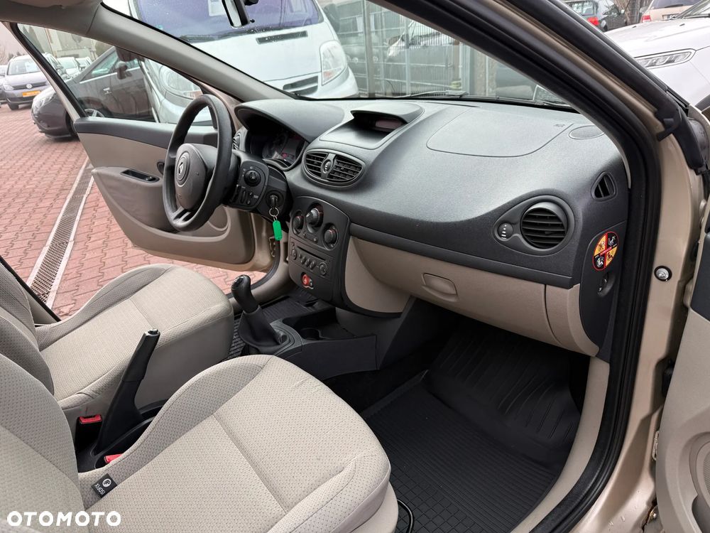 Renault Clio 1.2 16V Confort Dynamique - 12